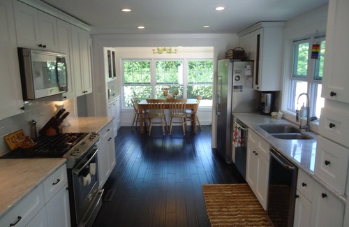 Bridgehampton Cottage | WALK TO MAIN STREET FROM HISTORIC BRIDGEHAMPTON COTTAGE