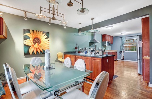 Aurora Highlands House | Walk to Metro-Near Washington DC-Amazon HQ-DCA Airport-Crystal City-Pentagon
