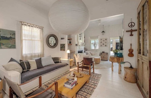 Bangalow House | Walk to Town Pet-Friendly l Nova Escapes