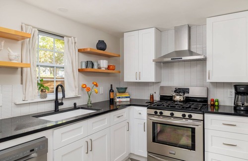 Govalle House | Walkable, Prime E. Austin Location - Casa Cherico