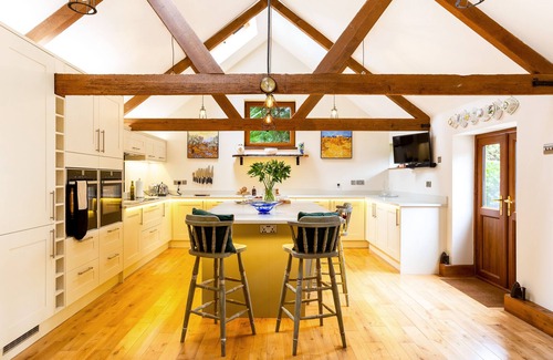 Horsham Apartment | Walnut Studio - perfect space for wellness retreats, functions, fine diningn