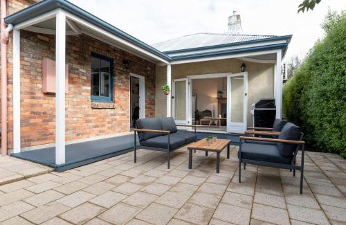 South Launceston House | Walter Cottage As Cosy As It Is Convenient