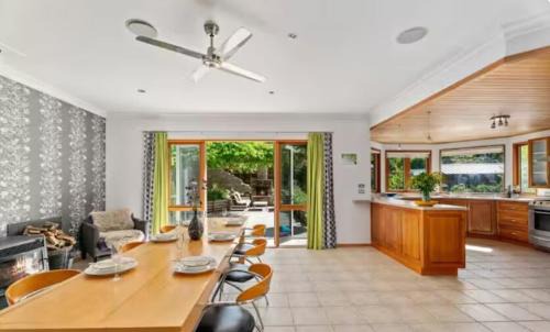 Wanaka House | Wanaka Lake House - Close to That Wanaka Tree