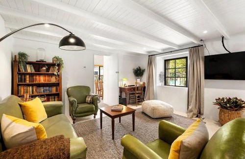 Albert Town House | Wanaka Stone Cottage - Wanaka Holiday Home