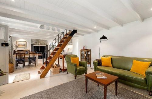 Albert Town House | Wanaka Stone Cottage - Wanaka Holiday Home