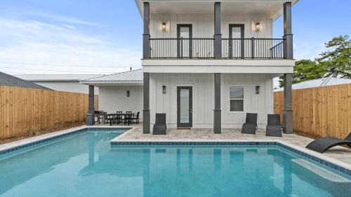 Kiska Beach House | Wanderlust by AvantStay Walk to Beach Pool New Construction