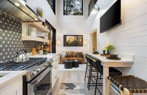 Broken Bow Cabin | Wanderlust | Enchanting Luxurious Treehouse