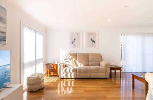 Salamander Bay House | Warada, 30 Waratah Avenue - air con , boat parking & pet friendly