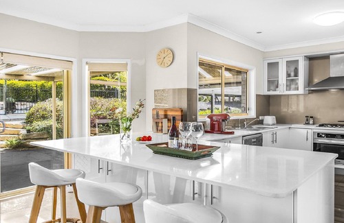 Wamberal House | Warambool Lodge on acreage/New List/Discount