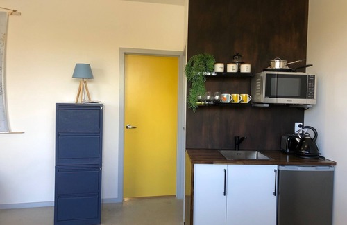 Lynmore Apartment | Warm modern retreat nestled by Rotorua’s Redwoods with cozy retro charm