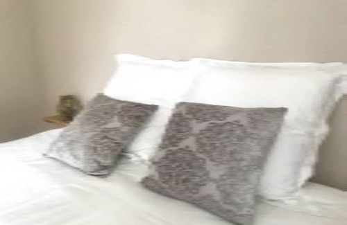 Argeliers House | Warm welcome and friendliness Bed and breakfast The blue hummingbird