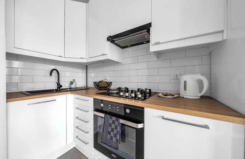 Srodmiescie Apartment | Warsaw Powiśle Apartment - 8th Floor with Balcony - by Rentujemy