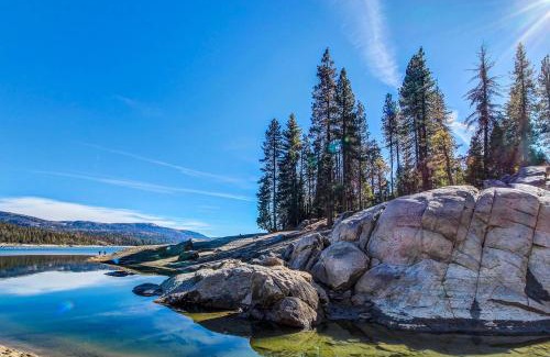 Sierra Cedars House | Water's Edge Retreat