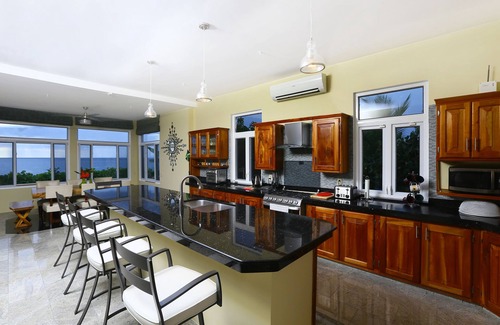 Whitehouse Villa | Waterfront 4 Bedroom Villa, Breakfast included ~ All-Inclusive Option Available