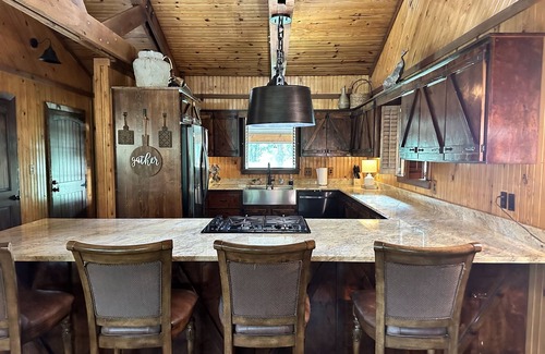 Broken Bow Cabin | Waterfront 4 bedroom Cabin with Outdoor Amenities