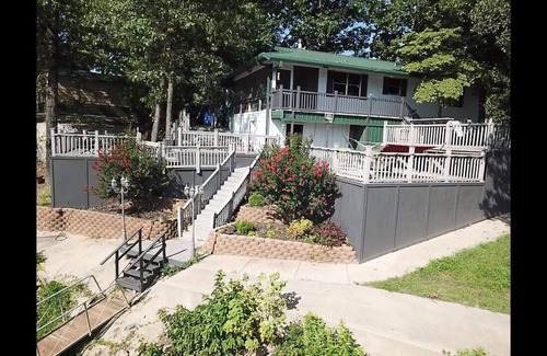 Hoyt House | Waterfront Eufaula Lake house in Hidden Paradise with dock and slip