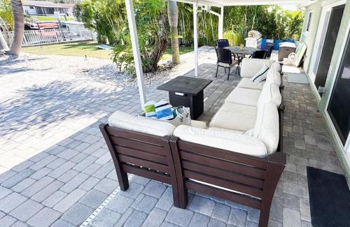 Flor-a-mar House | Waterfront Getaway with Pool, Dock & Kayaks