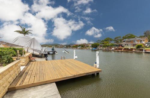 Forster House | Waterfront Haven with your own private jetty