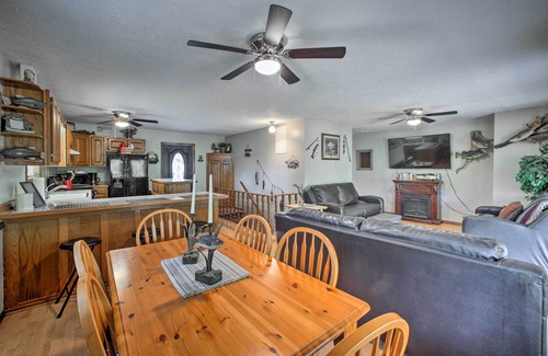 Golden House | Waterfront Home w/Fire Pit on Table Rock Lake