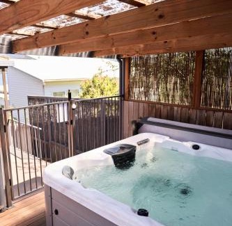 Rose Bay Apartment | Waterfront home with outdoor spa bath and mountain views - 5 min drive to city