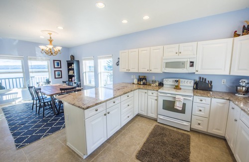 Hoodsport House | Waterfront Hood Canal Farmhouse - Oysters, Kayak, & Paddleboards!