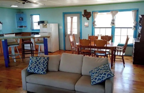 Matagorda Cabin | Waterfront Island Getaway