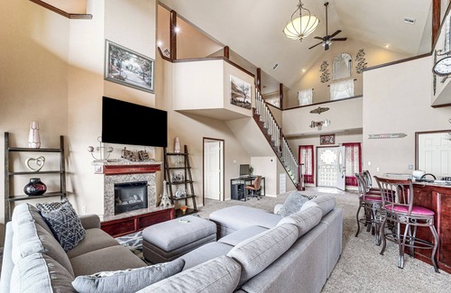 Longtown House | Waterfront Lake Eufaula Home: Multi-Level Balcony