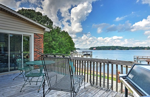 Mayhew Apartment | Waterfront Lake Norman Duplex w/ Pool & Boat Dock!