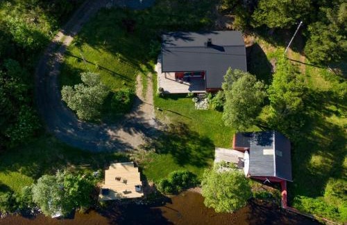 Vestvagøy House | Waterfront mountain view cabin Lofoten