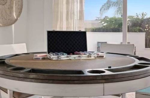 Anona House | Waterfront Oasis: Serene Retreat 7Mins To Beach!