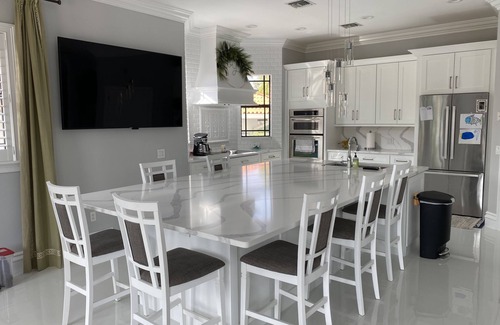 South Lake House | Waterfront Paradise w/pool and hot tub 5 minutes to the beach