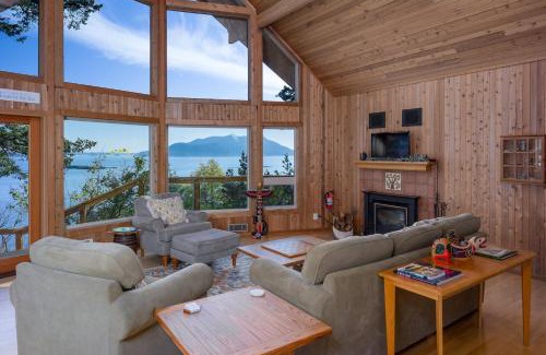 Olga House | Waterfront Privacy, Pet-friendly, Close To Trails