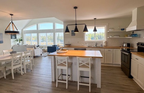 Anne's Land Cottage | Waterfront, Private, AC, and Close to Cavendish