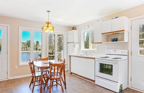 Faraday Cottage | Waterfront Private Hideaway in Bancroft (ClamOnInn)