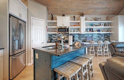 Flour Bluff House | Waterfront, Shared Boat Dock & Pool w/Views | Ariel’s Grotto by AvantStay