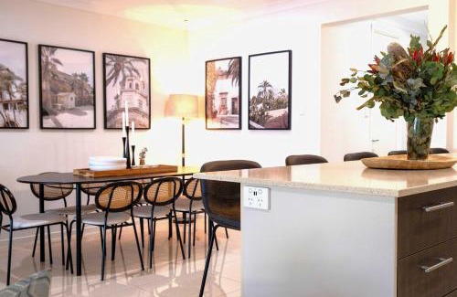 Maroochydore House | Waterfront Stay at Sunshine Villa