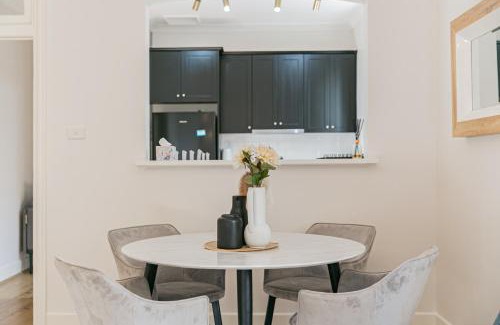 Millers Point House | Waterfront Stylish & Charming Retreat