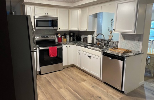 Weeki Wachee Gardens House | WATERFRONT DEAL! Boat Dock/Ramp Kayaks SUP Easy Gulf Fish Manatees