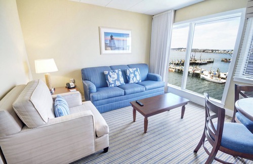 The Point Hotel | Waterfront! Wyndham Inn on Long Wharf Resort