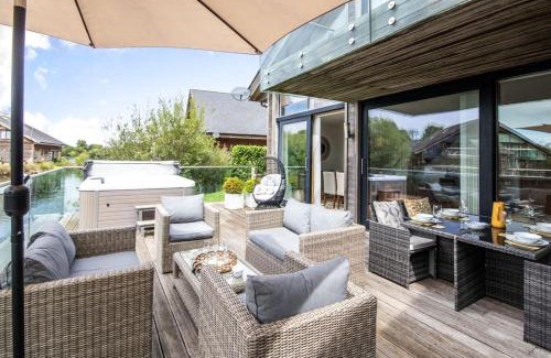 South Cerney House | Waters Edge 15, Kingsholm P