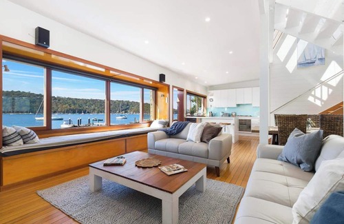 Scotland Island House | Waters Edge|Peaceful Scotland Island Retreat