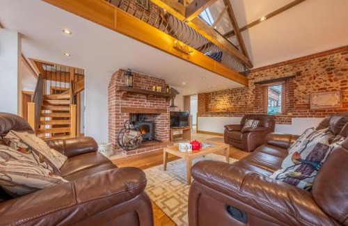 Fakenham House | Waterside Barn