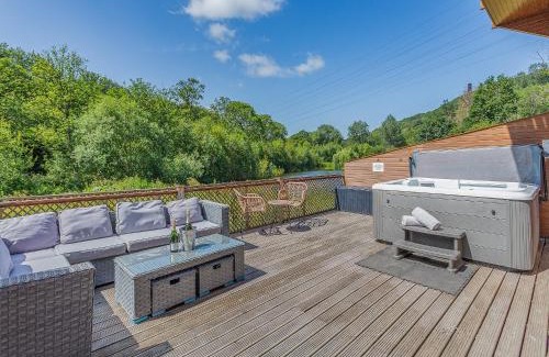 Rastrick House | Waterside Lodge Fifteen - Uk36708