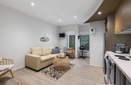 Cowes Apartment | Waves Beach frontage Studio Apartment with views in Cowes (lift access)