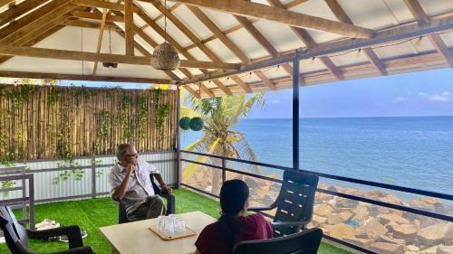 Kochi House | Waves Seafront home