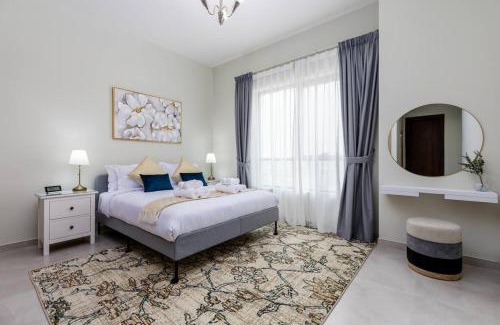 Dubai Apartment | Waves - Stylish 1BR Close to IMG World & Global Village