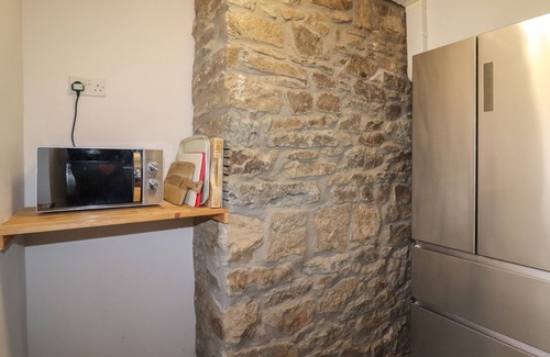 Craven Arms House | WAYSIDE HOUSE, pet friendly, with hot tub in Aston On Clun