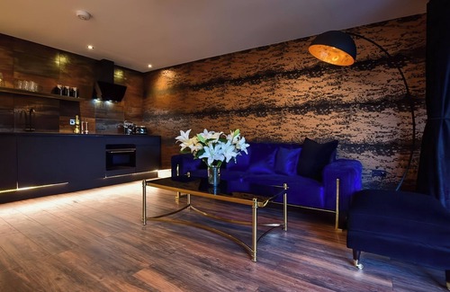 Blackpool Cottage | WAYSIDE LODGE, family friendly, with hot tub in Blackpool