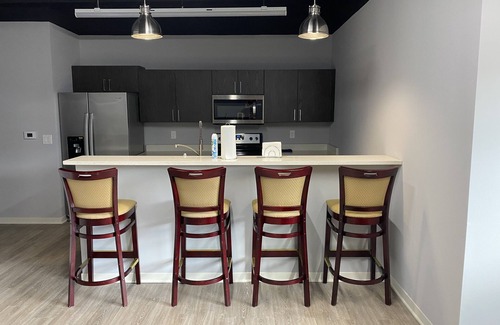 Dearborn Apartment | We are located around hotels and restaurants and airport are very close