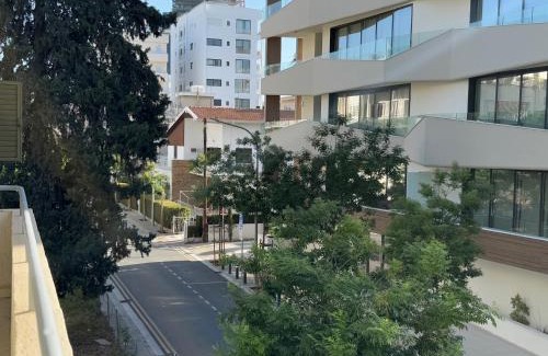City Centre Apartment | Wealthystays Stasandrou Residence